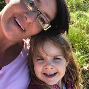 Meet your Posher, Claudia